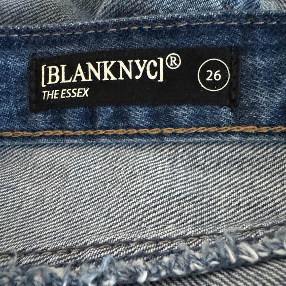 ☀️NWT! Blank NYC Distressed Shorts - Picture 6 of 8